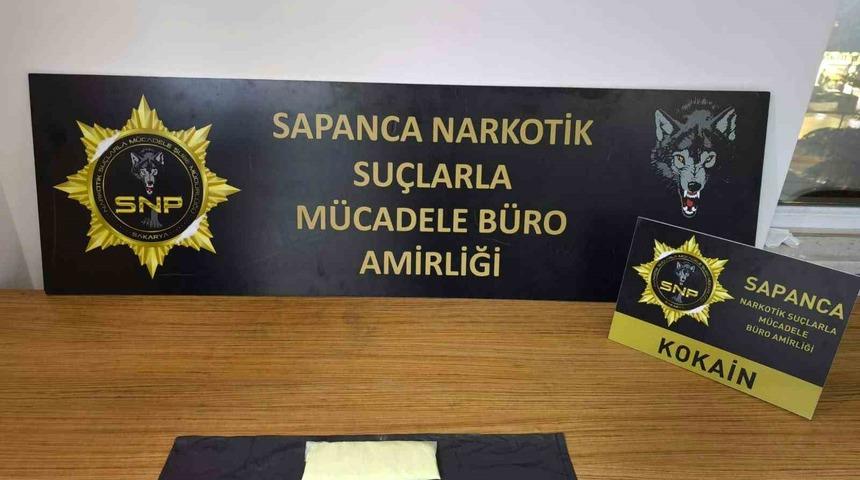 İstanbul&rsquo;dan Sakarya&rsquo;ya uyuşturucu sevkiyatını ekipler &ouml;nledi: 1 tutuklama
