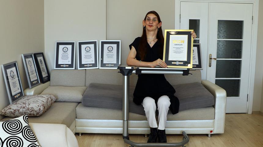 'D&uuml;nyanın en'lerini topladı! 12 yılda 8 kez Guinness Rekorlar Kitabı'na girdi