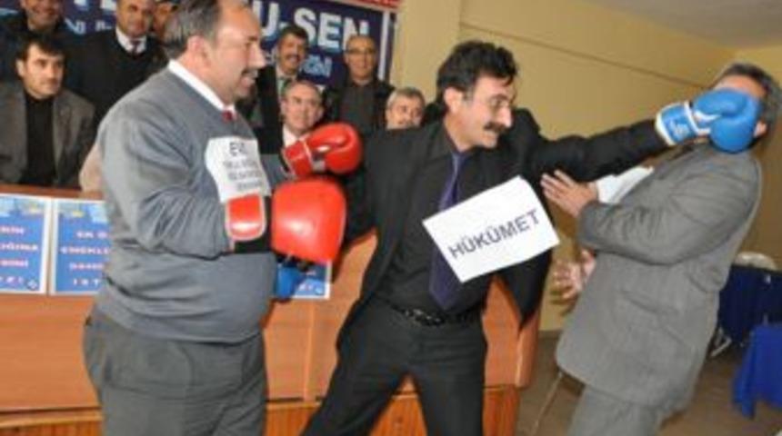 T&uuml;rkiye Kamu-Sen&rsquo;den bokslu eylem ...