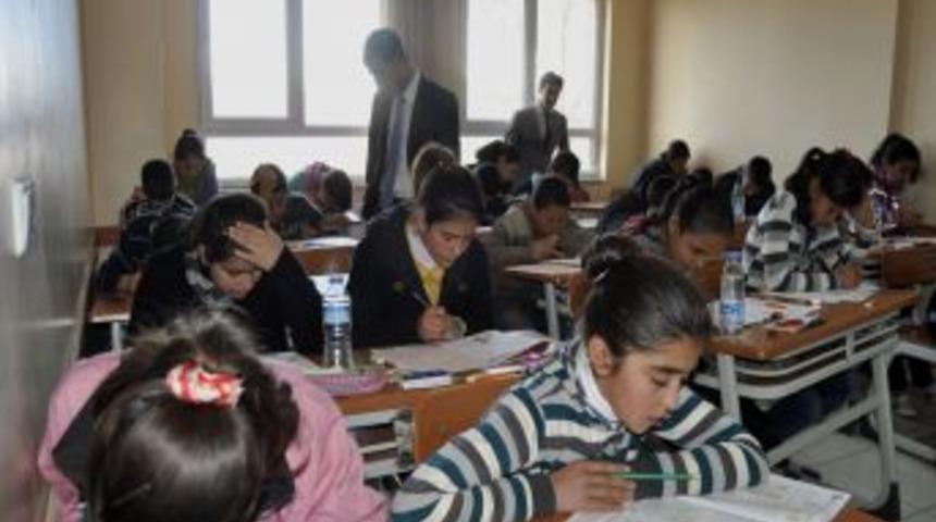 Pazarcık FEM'in STS sınavına 2 bin 500 &ouml;ğrenci girdi