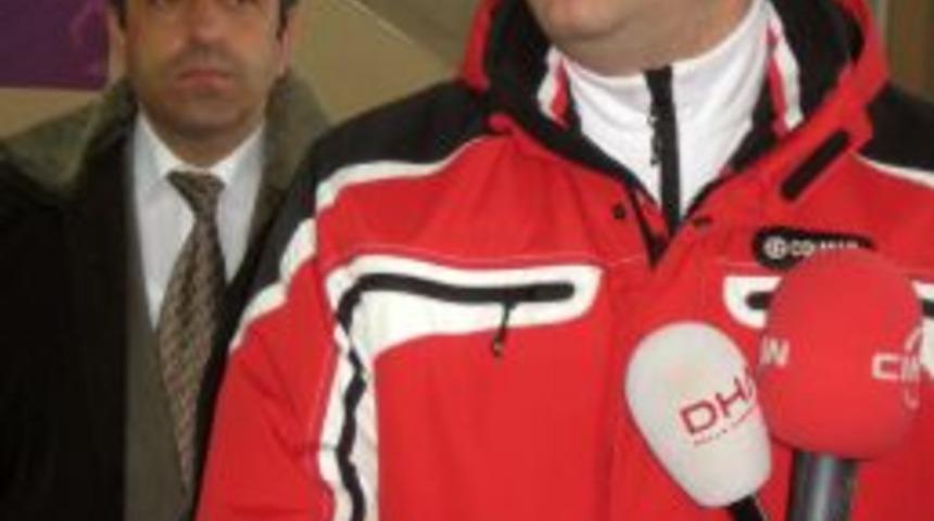 Sokaktan uzaklaşıp, curling salonuyla tanıştılar