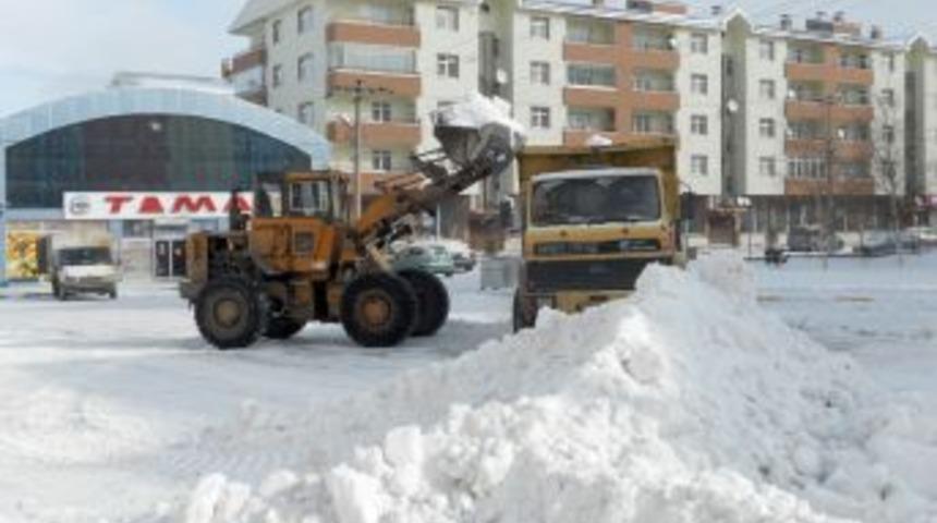 Paland&ouml;ken'de kar temizleme &ccedil;alışmaları s&uuml;r&uuml;yor