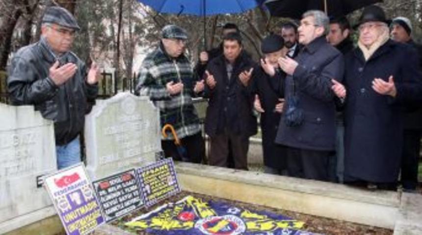 Fenerbah&ccedil;e'de Melih Ilgaz, kabri başında anıldı