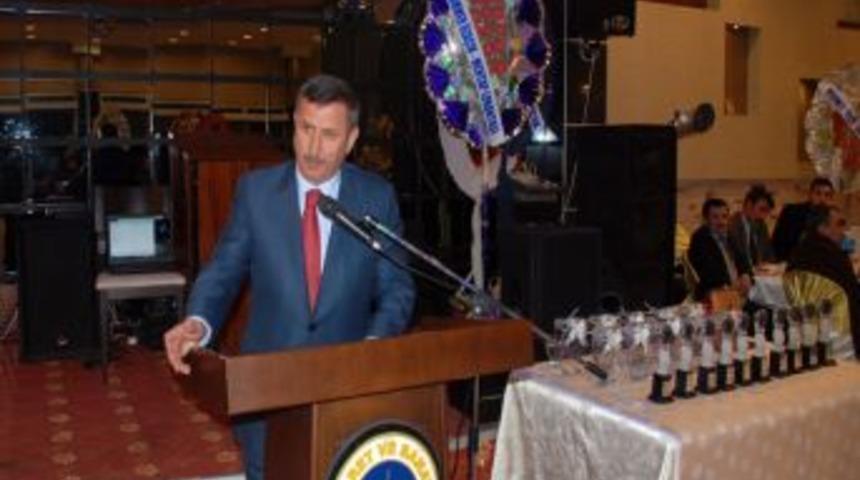 Tokat Valisi Şerif Yılmaz, Zile Ticaret Odası'nın &ouml;d&uuml;l t&ouml;renine katıldı