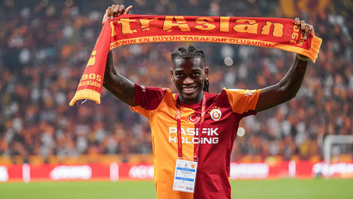 Okan Buruk ile bizzat görüştü! Galatasaraylı yıldızdan Fenerbahçe talebi 1