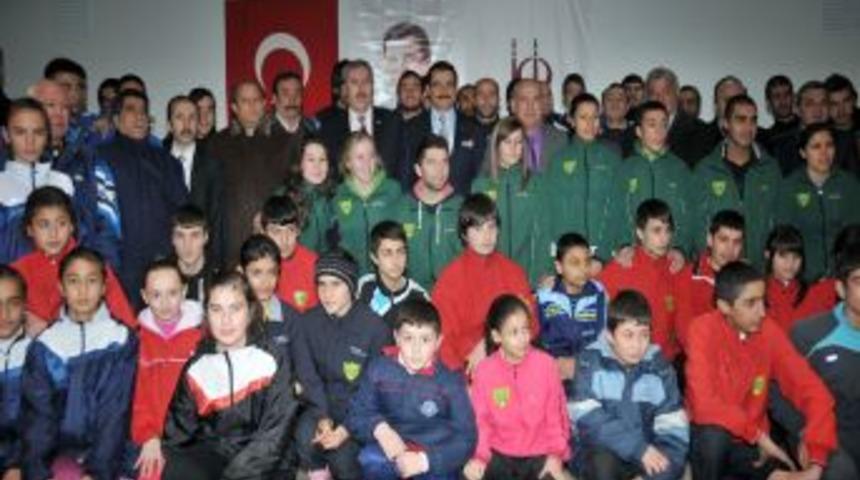 Ke&ccedil;i&ouml;ren Belediyesi'nden amat&ouml;r spor kul&uuml;plerine destek