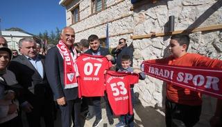 Bakan Ersoy, baba ocağında iki yeni eserin a&ccedil;ılışını yaptı