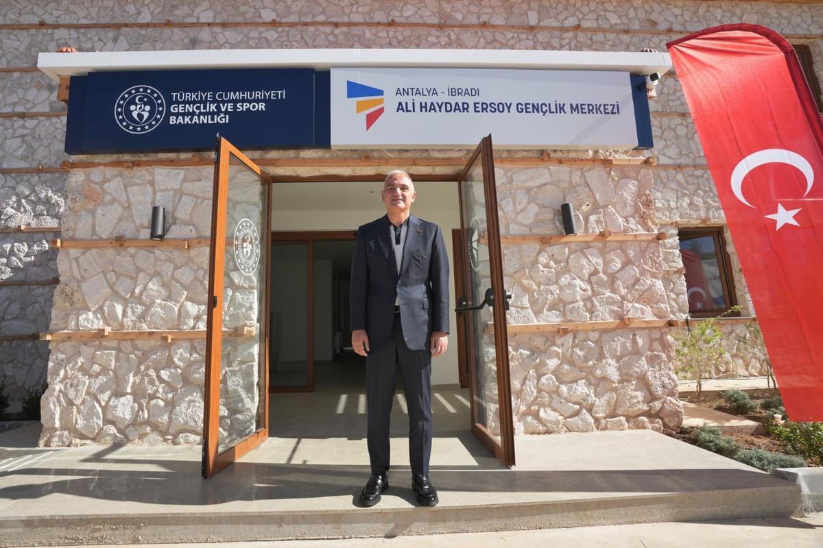 Bakan Ersoy, baba ocağında iki yeni eserin a&ccedil;ılışını yaptı 8