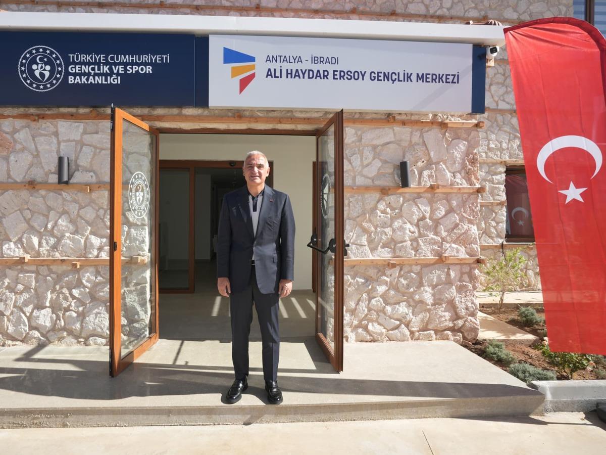 Bakan Ersoy, baba ocağında iki yeni eserin a&ccedil;ılışını yaptı 9