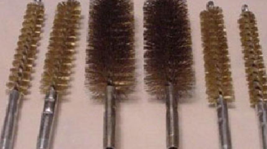 Eşine t&uuml;fek harbisi ile tecav&uuml;z etti