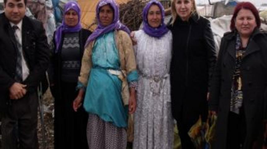 Kobaner ve Selamet, depremzede aileleri ziyaret etti