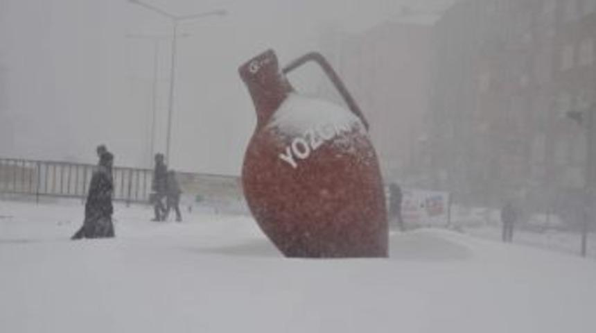 Kar ve tipi sebebiyle Yozgat- &Ccedil;orum yolu trafiğe kapatıldı