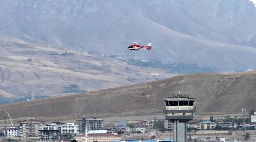Metabolik hastalığı olan &ccedil;ocuk ambulans helikopter ile Van&rsquo;a getirildi