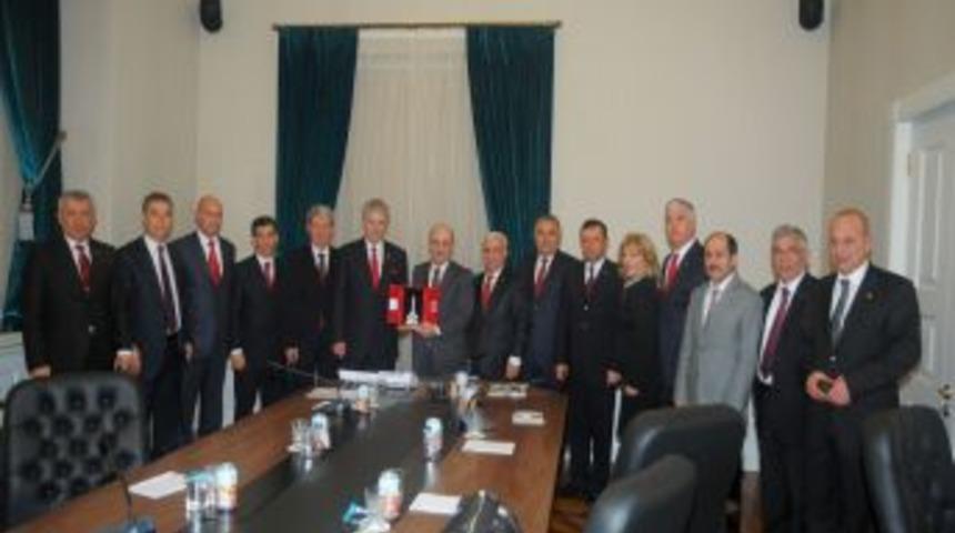 Bakan Bayraktar: Kentsel d&ouml;n&uuml;ş&uuml;me n&uuml;fusun yoğun olduğu şehirlerden başlanacak