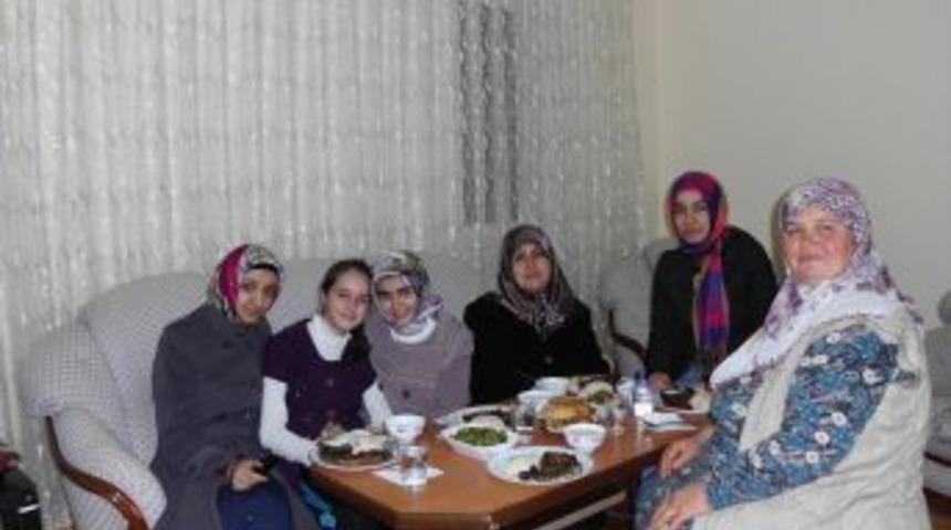 "Veli &ouml;ğretmen diyalogu &ouml;ğrenciye başarı getirir"