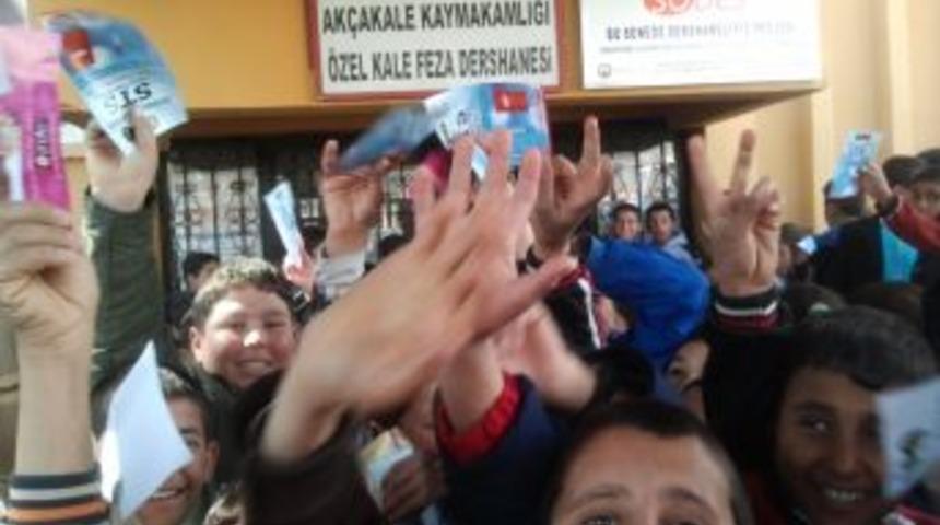 Ak&ccedil;akale Feza Dersanesi'nin seviye tespit sınavına 3 bin 450 kişi başvurdu