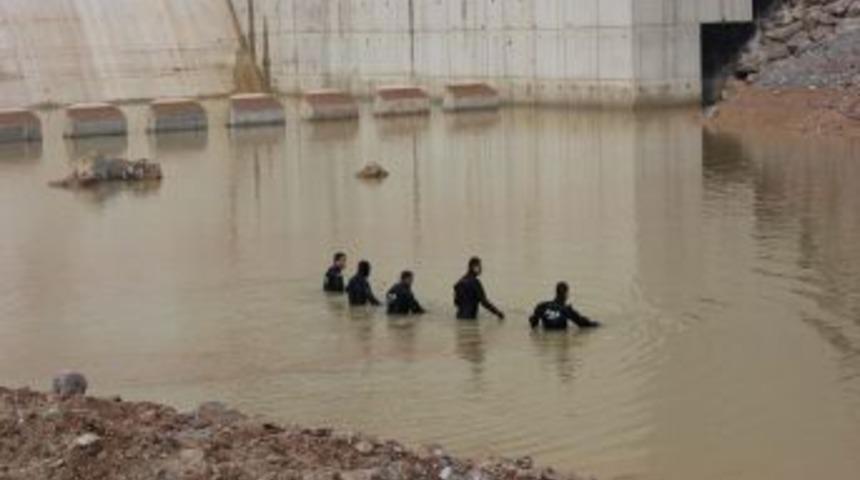 Patlayan baraj kapağı inceleniyor