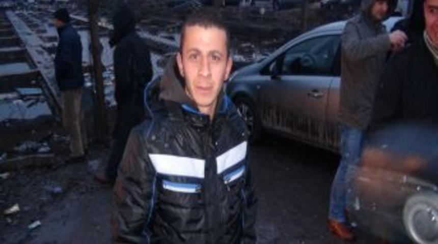 K&ouml;m&uuml;r havuzuna u&ccedil;an otomobilin s&uuml;r&uuml;c&uuml;s&uuml; son anda kurtarıldı