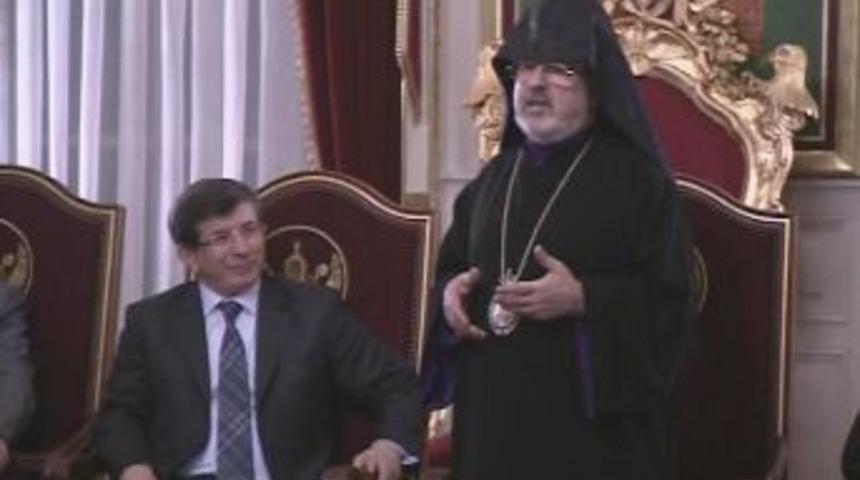 Bakan Davutoğlu, T&uuml;rkiye Ermenileri Patrik vekili Ateşyan&rsquo;ı ziyaret etti
