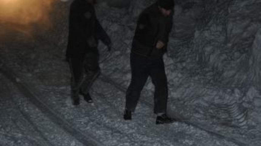 Bitlis&rsquo;te taziyeye giderken yolda mahsur kalan 70 k&ouml;yl&uuml; kurtarıldı