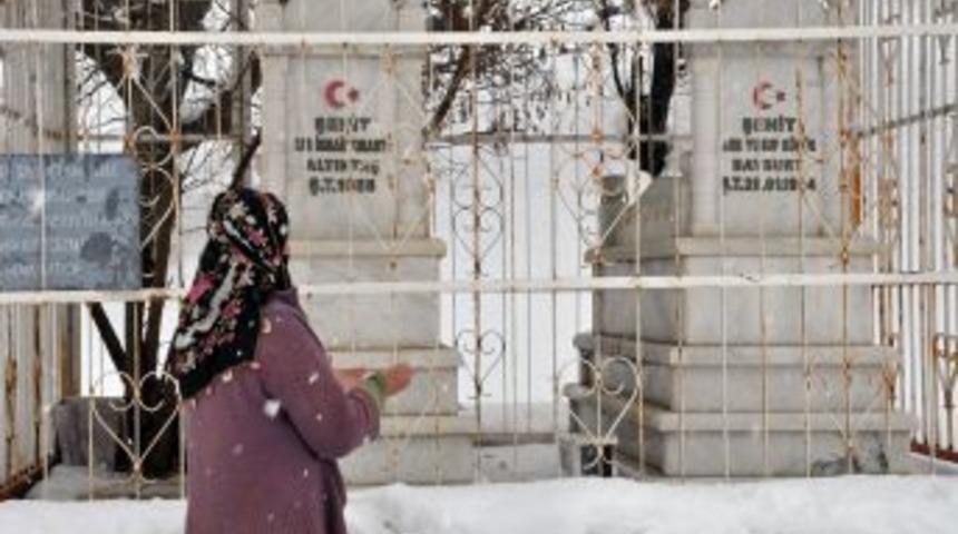 Tunceliler 58 yıldır şehit askerleri unutmuyor