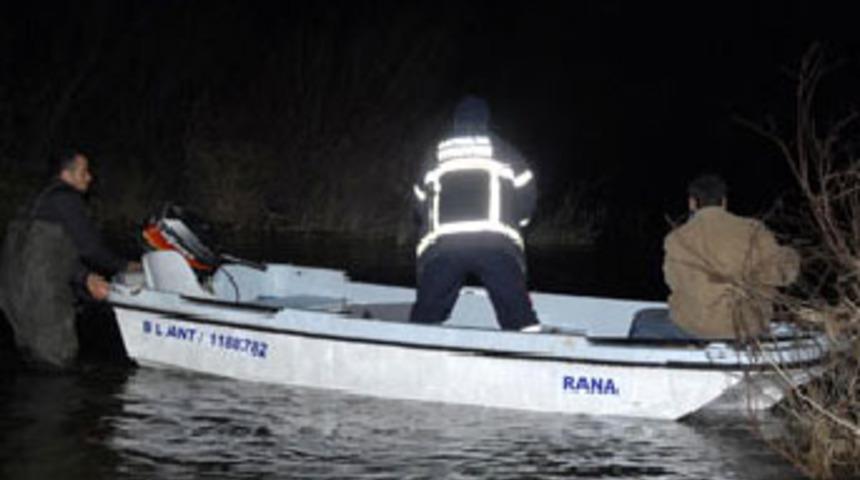 Serinlemek i&ccedil;in girdiği g&ouml;lette kayboldu