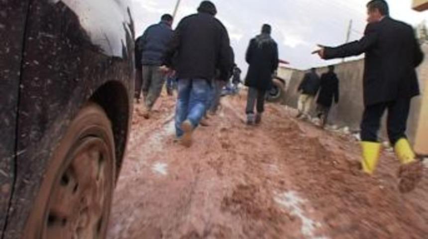 Bu k&ouml;y&uuml;n &ccedil;amurla başı dertte