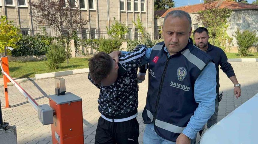 Kız meselesi y&uuml;z&uuml;nden 2 kişiyi bı&ccedil;akladı