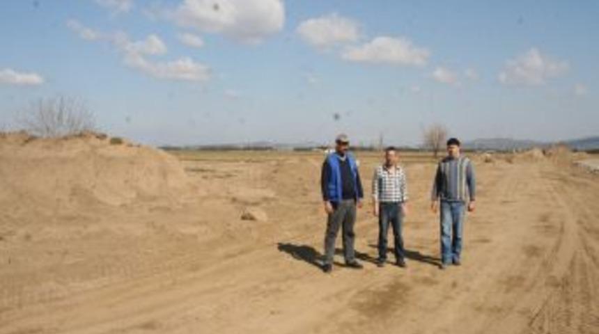 Altınova&rsquo;da tarla yolları yenileniyor