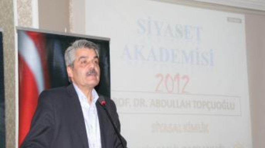 Siyaset akademisi başladı