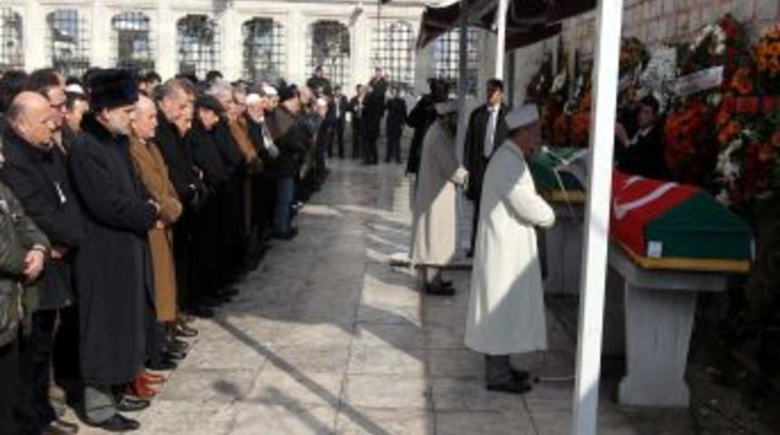 Başbakan Erdoğan, &Ouml;ztuna&rsquo;nın cenazesine katıldı