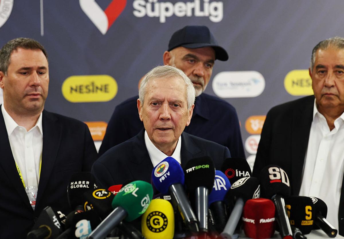 Galatasaray derbisi öncesi Aziz Yıldırım dan sürpriz karar! 2