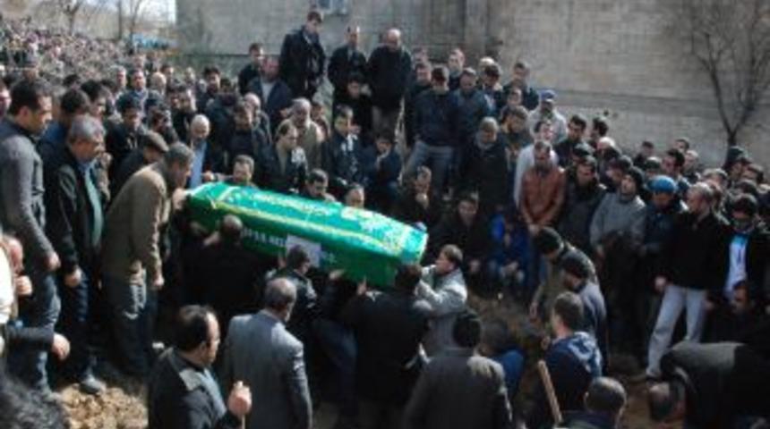 Eşi ve 4 &ccedil;ocuğunu kaybeden baba: Koklayacak bir tane evladım kalmadı