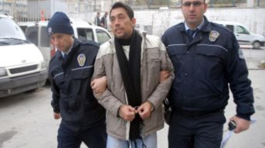 Cezaevinden firar etti, karısını bı&ccedil;akladı