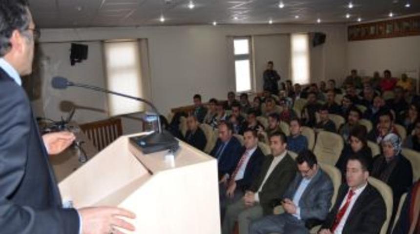 Do&ccedil;. Dr. İşler: &Ccedil;ocuğunuzu internetteyken kontrol edin