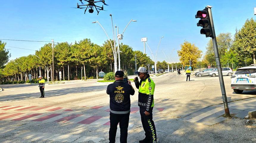 Elazığ'da KPSS'ye ge&ccedil; kalma riski bulunanlara polisten destek