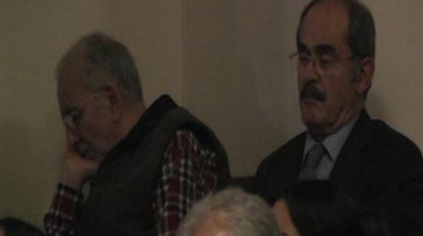 &Ccedil;&ouml;laşan, darbeyi savundu, eşi ve B&uuml;y&uuml;kerşen uyudu