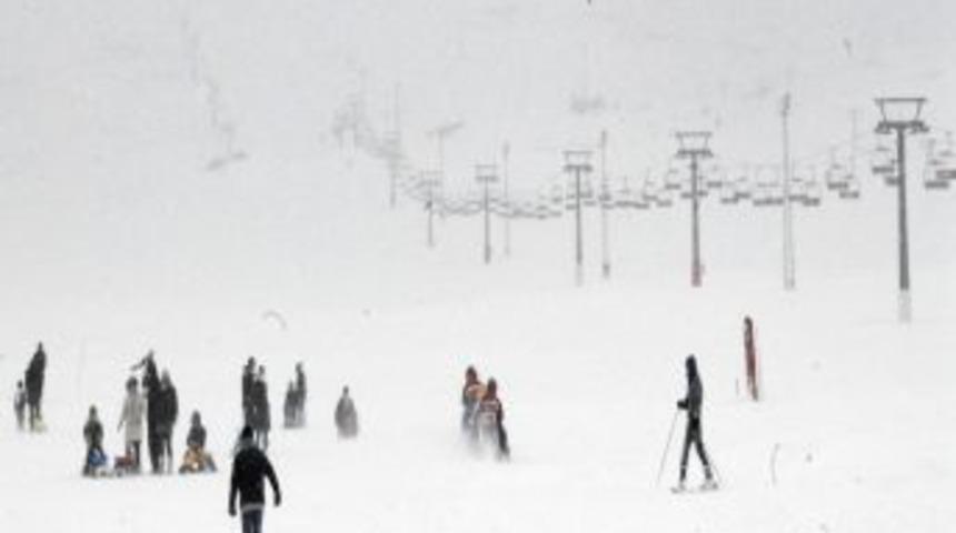 Erciyes Kayak Merkezi&rsquo;nde kar kalınlığı 4 metre oldu