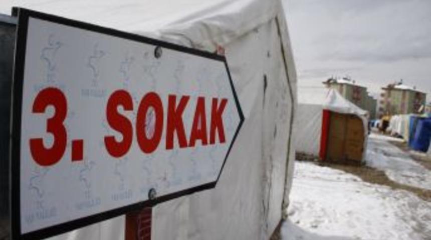 &Ccedil;adır kentlerin tamamı boşaltılıyor, konteyner &ccedil;ıkmayan kiracılar mağdur