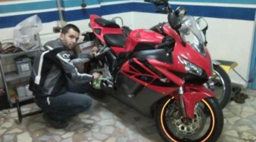 R&uuml;yasında &ouml;ld&uuml;ğ&uuml;n&uuml; g&ouml;rd&uuml;ğ&uuml; babasına giderken can verdi