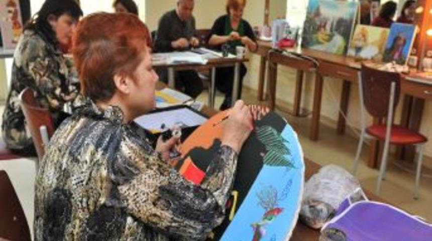 Geleneksel minyat&uuml;r resim sanatı Başkent'te yaşatılıyor