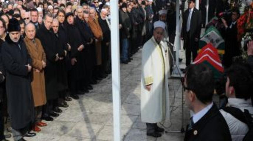 Yılmaz &Ouml;ztuna, son yolculuğuna dualarla uğurlandı