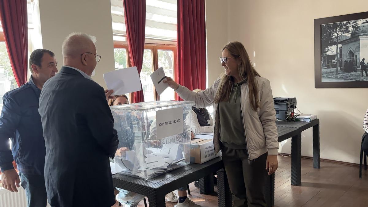 Yer: Kırklareli! &Ccedil;ifte vatandaşlar Bulgaristan se&ccedil;imi i&ccedil;in sandık başına gitti 1