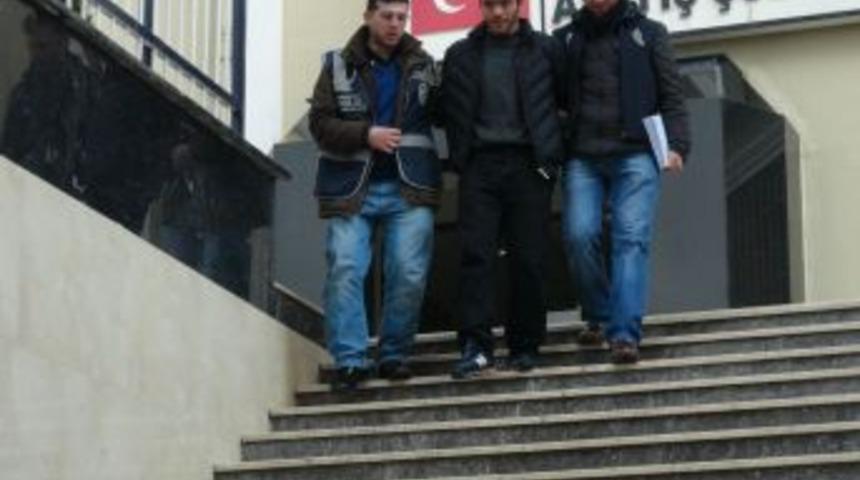 Kadir &Ccedil;&ouml;pdemir&rsquo;in aracından hırsızlık g&uuml;venlik kamerasında