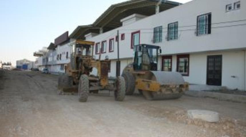 B&uuml;y&uuml;kşehir sanayi sitelerinin altyapı ve yollarını yapıyor