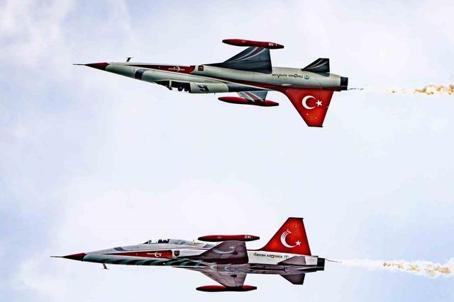 Türk Yıldızları gökyüzüne imzasını attı, izleyenler mest oldu 11