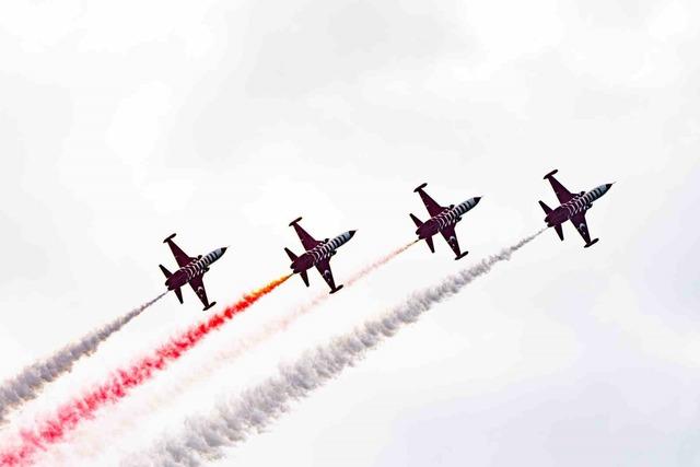 Türk Yıldızları gökyüzüne imzasını attı, izleyenler mest oldu 9