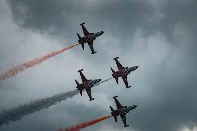 Türk Yıldızları gökyüzüne imzasını attı, izleyenler mest oldu 7