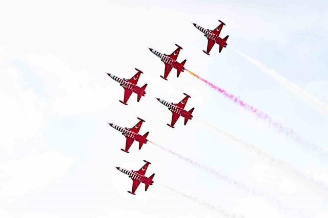 Türk Yıldızları gökyüzüne imzasını attı, izleyenler mest oldu 5