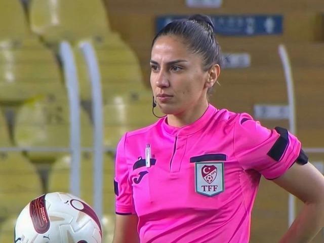 Tartışmalı kararlarıyla g&uuml;ndem olan FIFA kokartlı hakem Asen Albayrak'a MHK'den flaş ceza